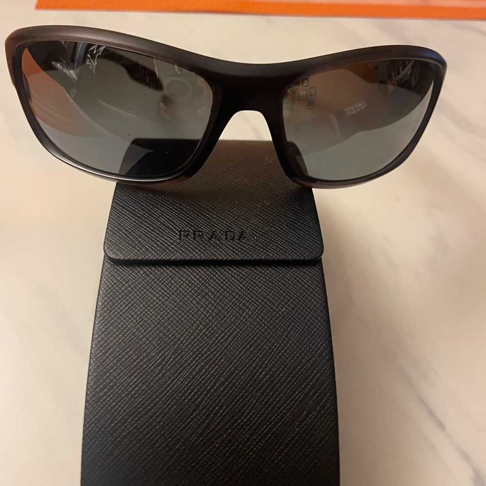 Authentic Prada Polarized Sunglasses. - Picture 3 of 7
